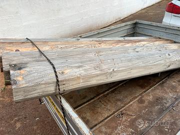 Travi / pali in legno  con staffe robuste
