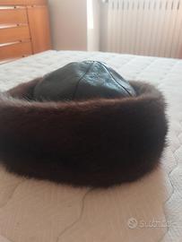 Cappello con bordo in visone