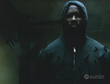 Foto Mike Colter autografata originale con COA 20x