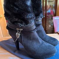 1 paio di stivaletti n.40