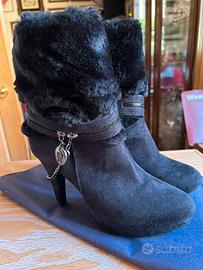 1 paio di stivaletti n.40