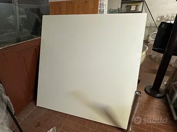 Grande tavolo quadrato bianco a MILANO