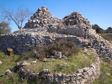 Trulli collabenti con terreno