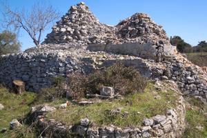 Trulli collabenti con terreno