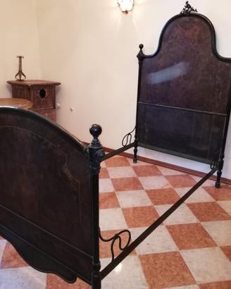 Letto singolo antico in ferro laccato.