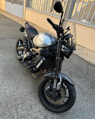 YAMAHA XSR 900