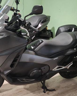 Honda Integra 750 gran turismo