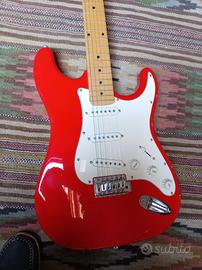 Chitarra tipo Fender Stratocaster