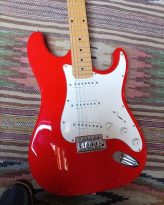 Chitarra tipo Fender Stratocaster