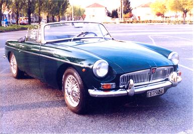 auto MG/B E PEUGEOT 504 leggere descrizione