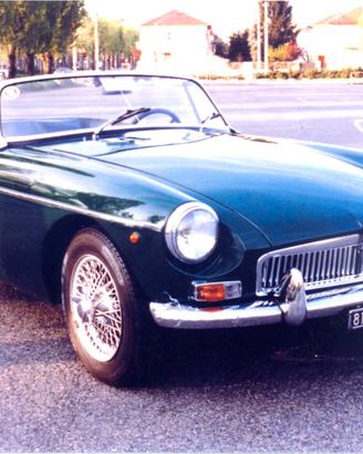 auto MG/B E PEUGEOT 504 leggere descrizione