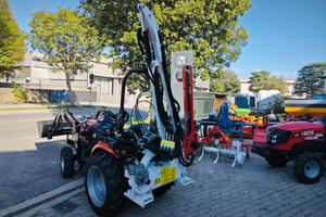 Taglia siepi trattorino