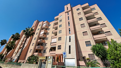 Primo Piano Con Box In Zona Mercato