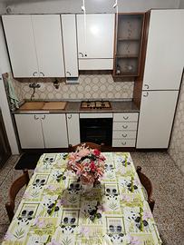 Cucina componibile + tavolo allungabile + 6 sedie