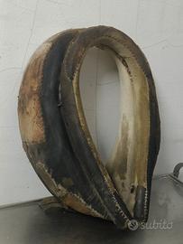 antico giogo da cavallo in cuoio