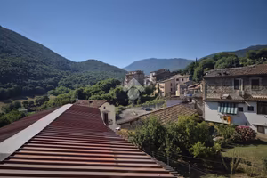 2 LOCALI A MONTELANICO