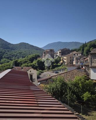 2 LOCALI A MONTELANICO