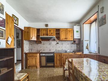5 LOCALI A RONCIGLIONE