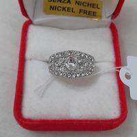 Anello riviera piatta centrale aperto