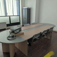 Tavolo ufficio  sedie  scrivanie sgabelli 
