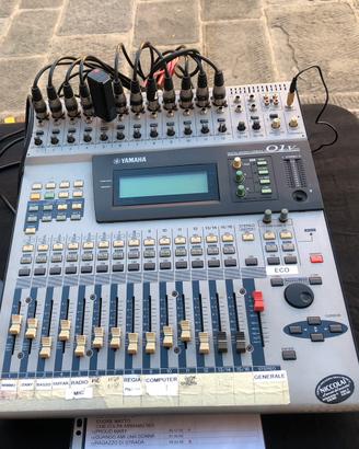 Mixer Digitale yamaha 01v