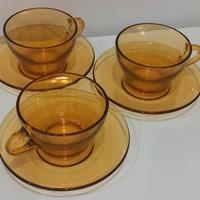 Tris di tazze da thé in vetro ambrato