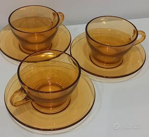 Tris di tazze da thé in vetro ambrato