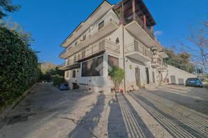 Arco felice balconata terrazzata
