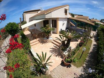 Villetta campofelice di roccella, 50mt dal mare