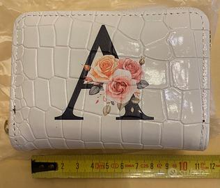 Portafogli bianco donna iniziale A nuovo