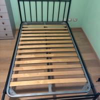 Letto a una piazza e mezzo in ferro battuto