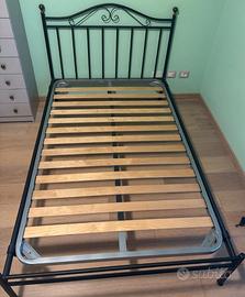 Letto a una piazza e mezzo in ferro battuto