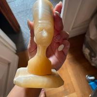 statuetta in alabastro di  regina egiziana Neferti