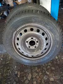 Set due pneumatici completi di cerchi mai usati