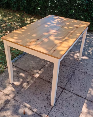 Tavolo in legno Ikea 