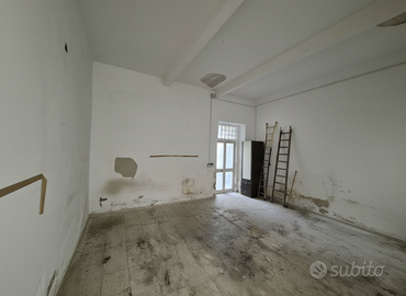 Magazzino/Garage Via megara 200MQ