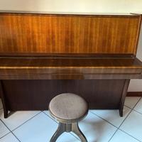 Pianoforte a parete Petrof