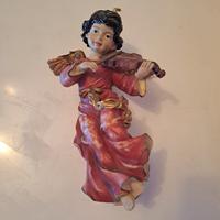 angelo con violino decorativo