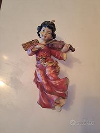 angelo con violino decorativo