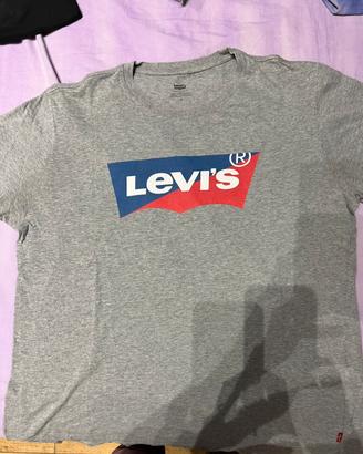 T-Shirt Levis
