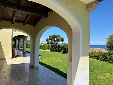 Elegante Villa bifamiliare sul mare