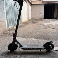 Monopattino Ducati elettrico 350w batteria 36v