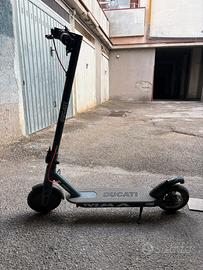 Monopattino Ducati elettrico 350w batteria 36v