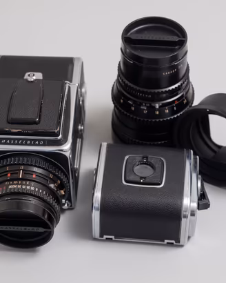 Hasselblad 500 C/M + 2 Obiettivi + Accessori