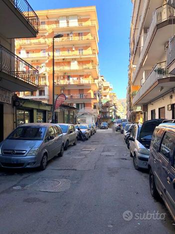 3 LOCALI A NAPOLI