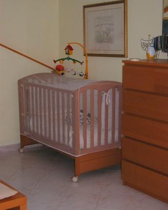 Lettino legno  Foppapedretti con sponda a scompars