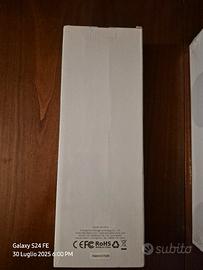 2 lampade da tavolo LED. nuove imballate 