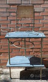 Toletta con ripiani in marmo