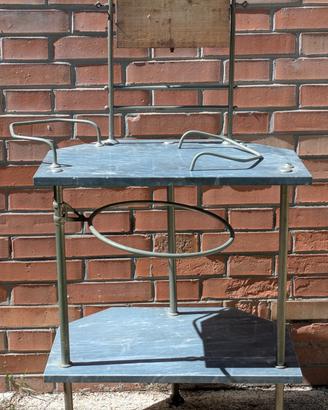 Toletta con ripiani in marmo