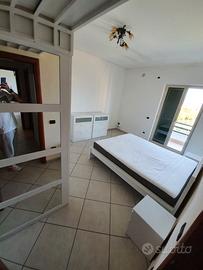 letto comodino e un comò